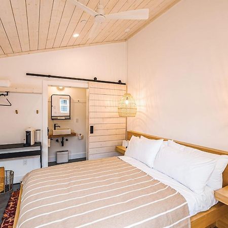 Mini Shortboard Room With A Queen Bed Stinson Beach Exterior photo
