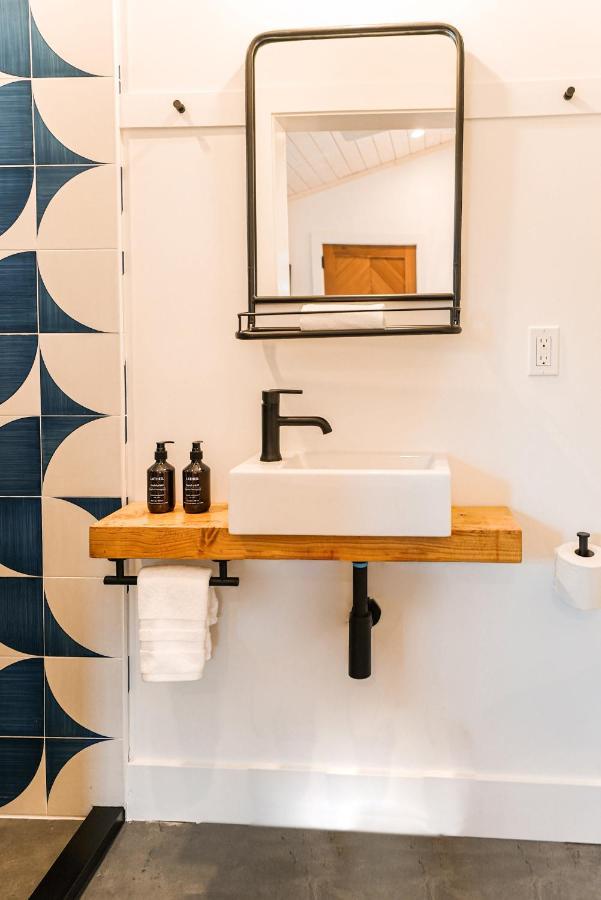 Mini Shortboard Room With A Queen Bed Stinson Beach Exterior photo